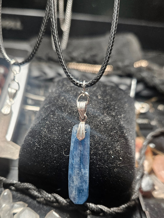 .925 Silver Blue Kyanite Pendant Necklace.