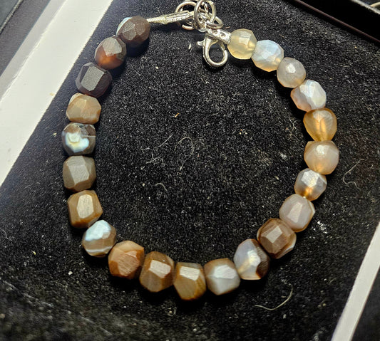 Gemmed Agate Bracelet.